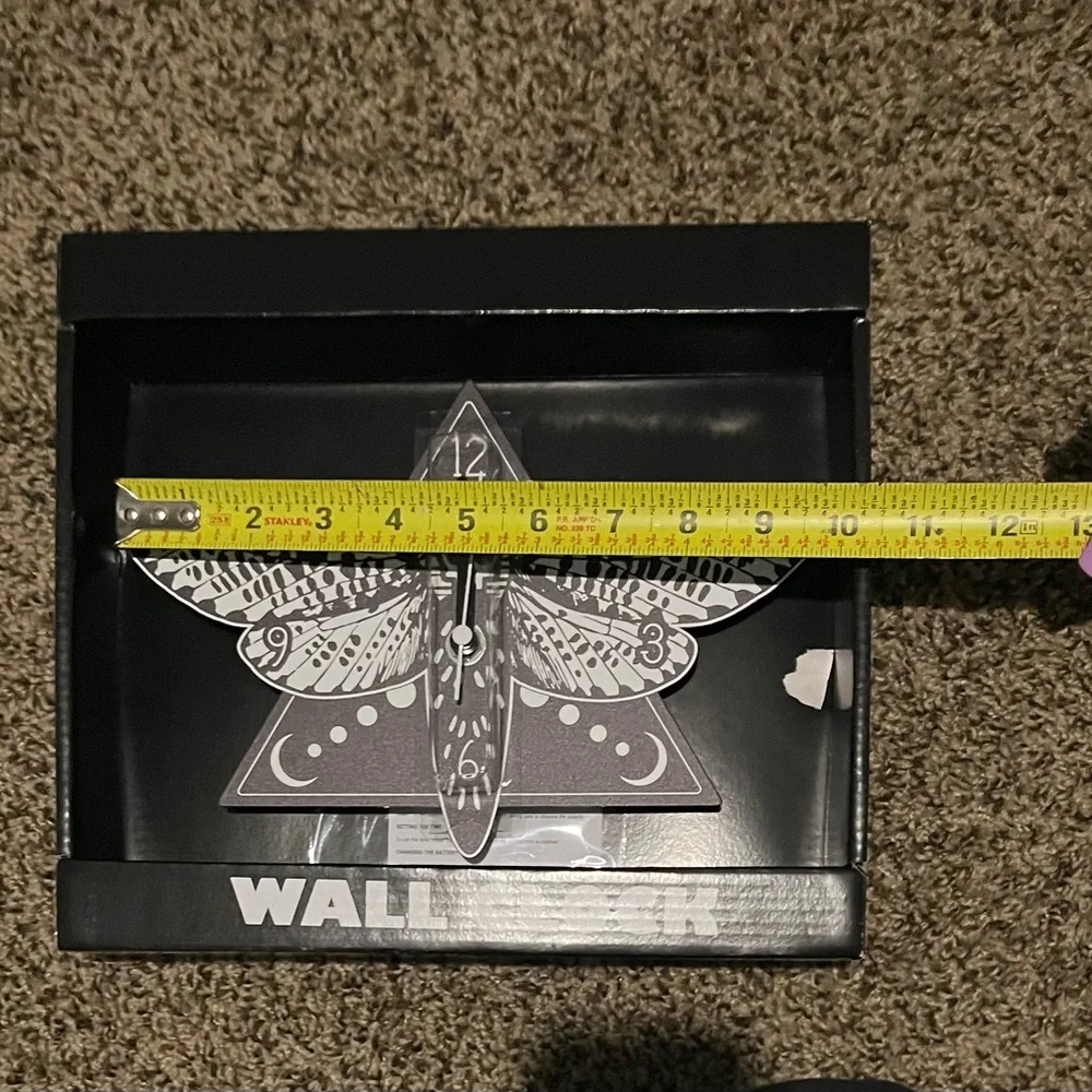 Hot topic death moth wall clock - Picture 3 of 3